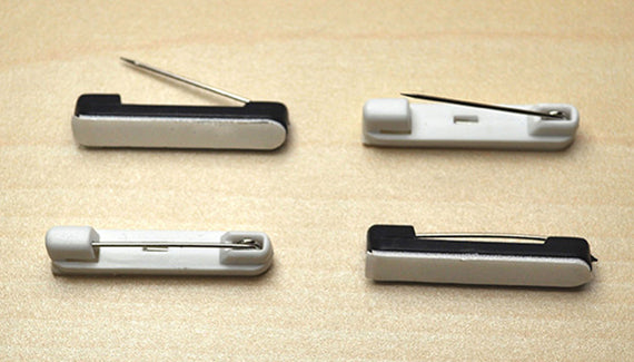 IMPERDIBLE ADHESIVO BLANCO / NEGRO MODELO A165 desde 0,15€/u.