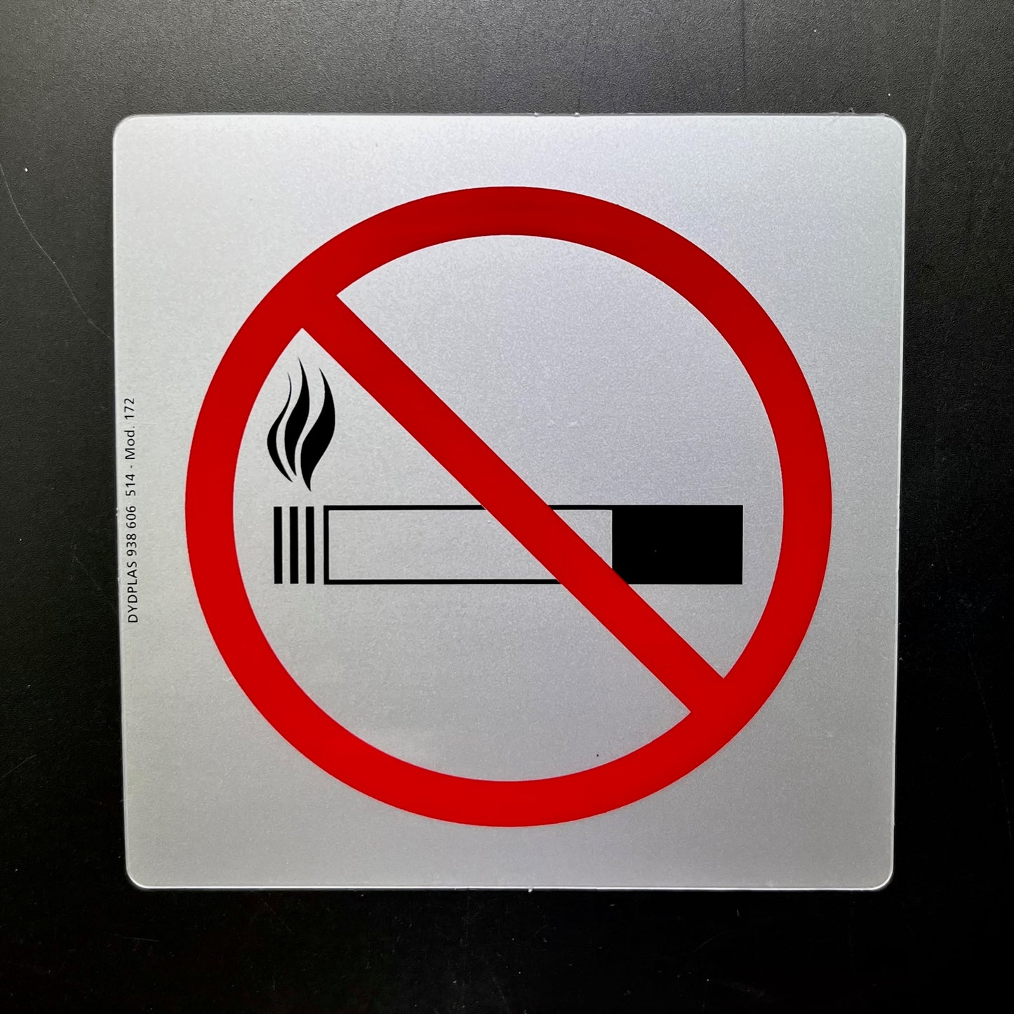 PLACA RÍGIDA ADHESIVA DE SEÑALIZACIÓN PROHIBIDO FUMAR FONDO PLATA MODELO 172 / 182 desde 2,10 €/u.