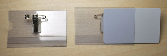 Porta-tarjeta SEMIRÍGIDO, HORIZONTAL CON  IMPERDIBLE + PINZA MODELO F-153P desde 0,68€/u.