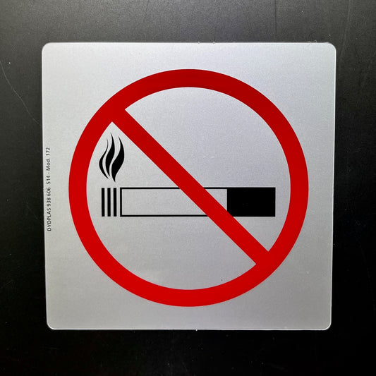 PLACA RÍGIDA ADHESIVA DE SEÑALIZACIÓN PROHIBIDO FUMAR FONDO PLATA MODELO 172 / 182 desde 2,10 €/u.